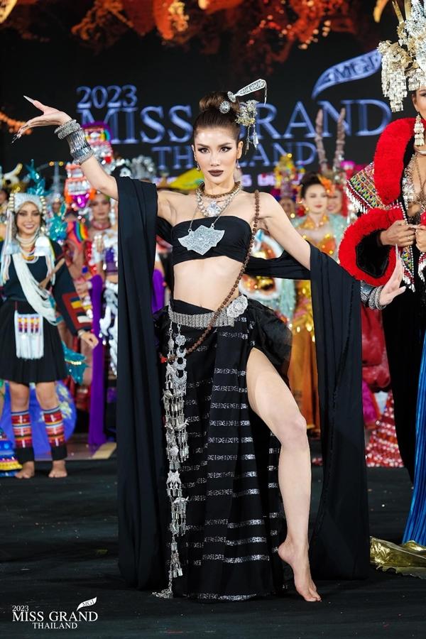 Trang phục dân tộc rùng rợn ở Hoa hậu Hòa bình Thái Lan-10