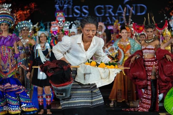 Trang phục dân tộc rùng rợn ở Hoa hậu Hòa bình Thái Lan-6