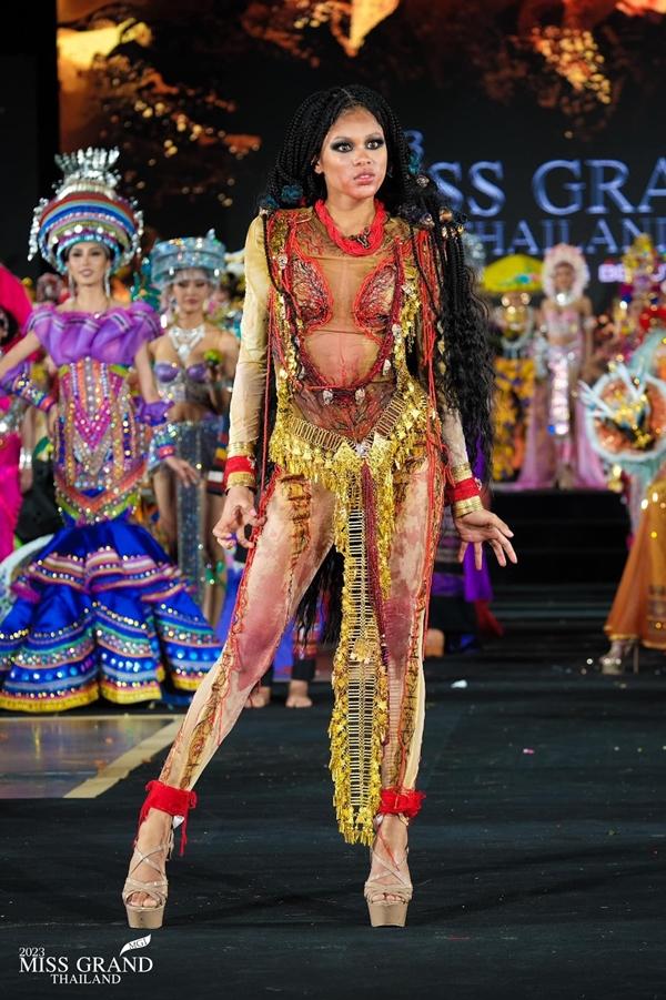 Trang phục dân tộc rùng rợn ở Hoa hậu Hòa bình Thái Lan-7