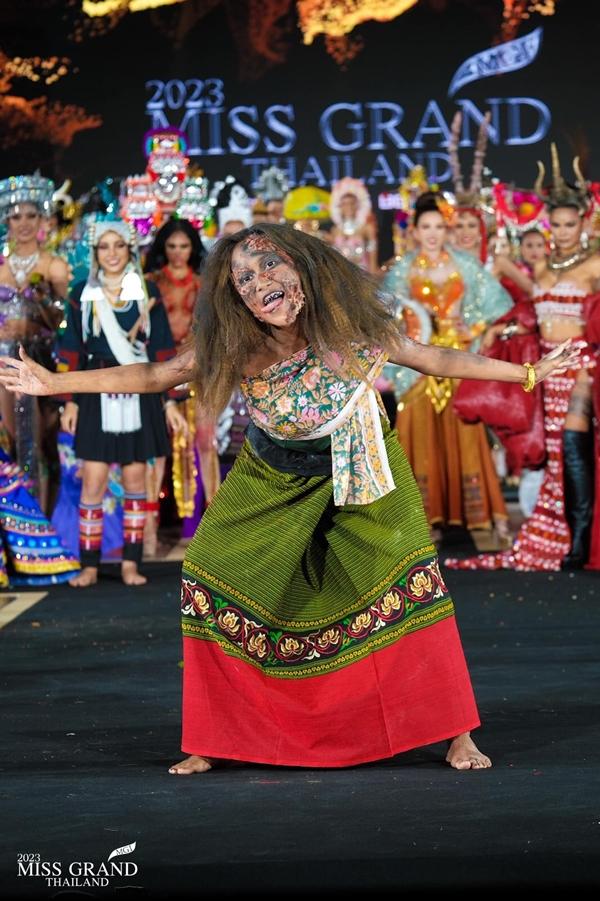 Trang phục dân tộc rùng rợn ở Hoa hậu Hòa bình Thái Lan-8
