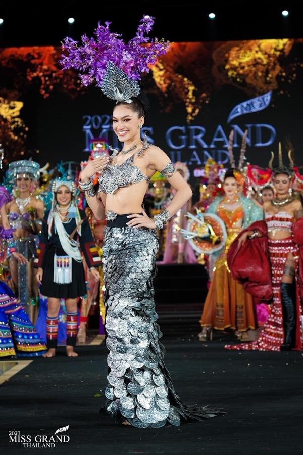 Trang phục dân tộc rùng rợn ở Hoa hậu Hòa bình Thái Lan-11
