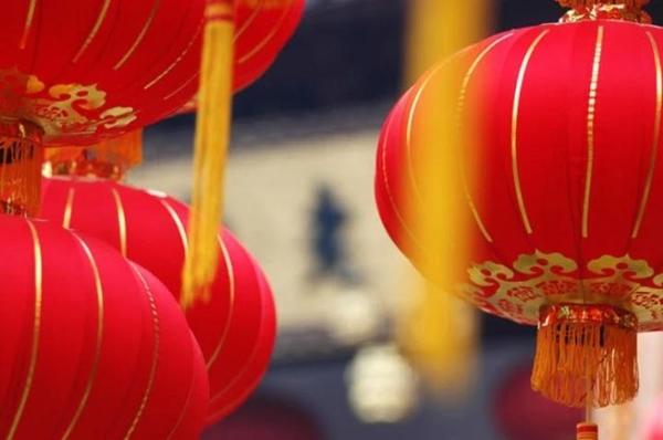 Phi tần xưa đeo nhẫn vàng, treo đèn lồng đỏ tháng 1 lần là có ý gì?-2