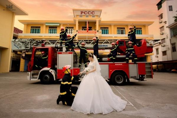 Bộ ảnh cưới độc đáo của chàng lính cứu hỏa-1