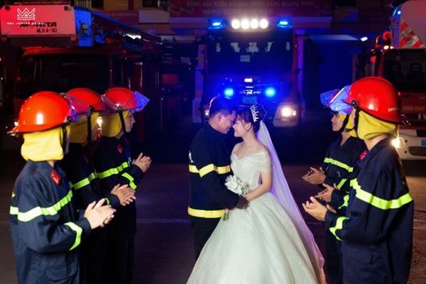 Bộ ảnh cưới độc đáo của chàng lính cứu hỏa-4