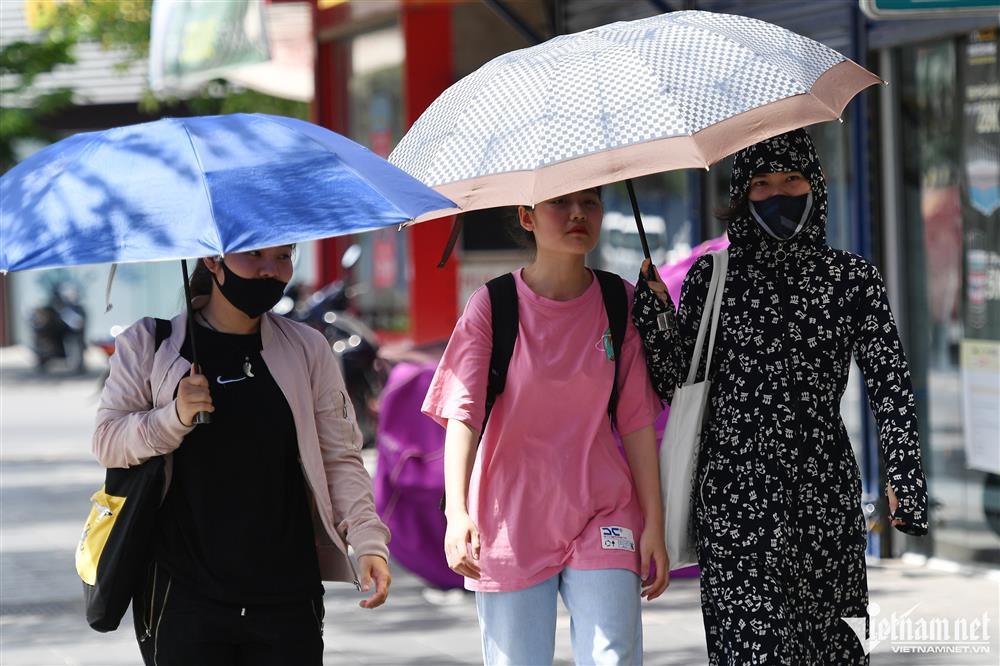 Mùa hè năm nay miền Bắc nắng nóng nhiều ngày và gay gắt hơn-1