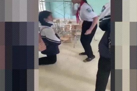 Vụ nữ sinh bắt bạn quỳ, tát 7 cái vào mặt: Khiển trách cả hai
