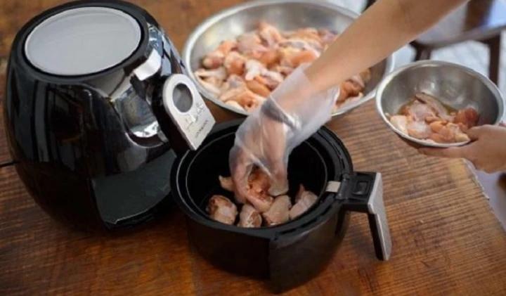 Mẹo rã đông thực phẩm bằng nồi chiên không dầu đơn giản, nhanh chóng-1
