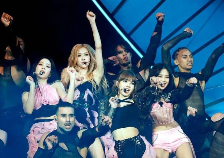 BLACKPINK đốt cháy sân khấu cùng 125.000 khán giả tại Coachella 2023-1