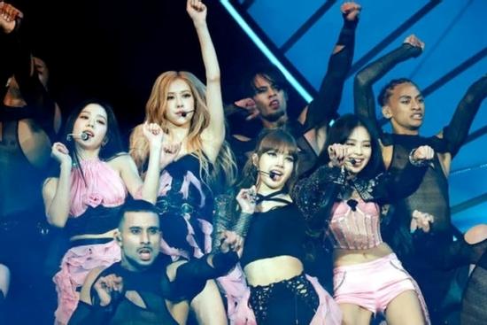 BLACKPINK 'đốt cháy' sân khấu cùng 125.000 khán giả tại Coachella 2023