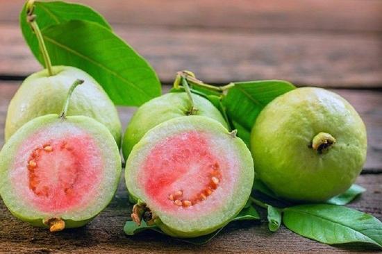 Những người không nên ăn nhiều ổi