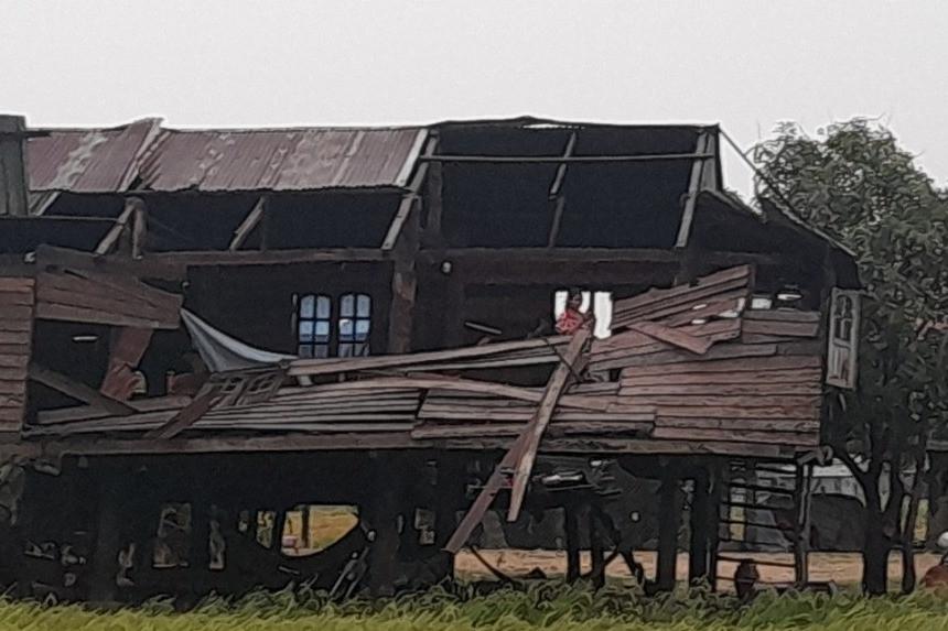 Trận mưa giông đầu mùa khiến trăm căn nhà tốc mái-1