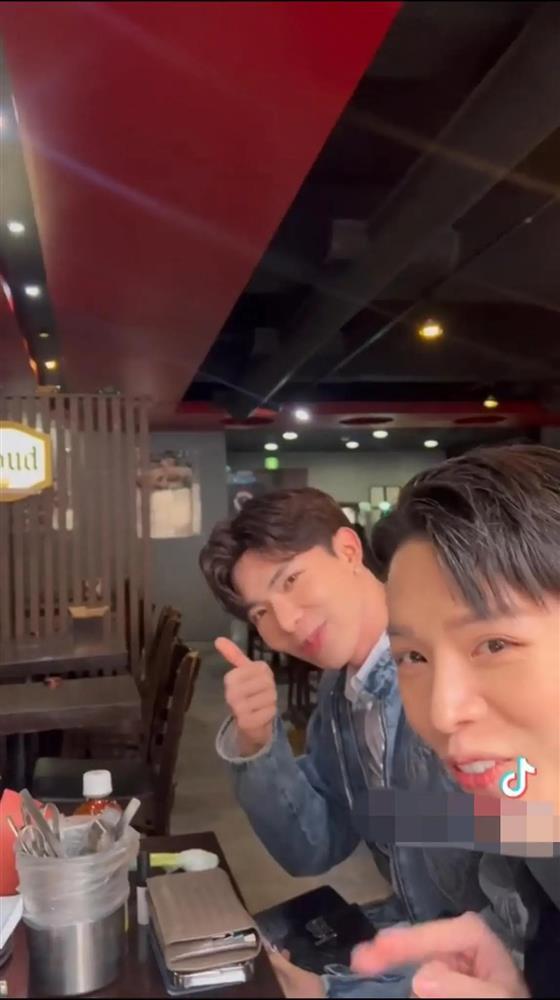 Văn Toàn cười không khép được miệng khi Hòa Minzy tạo bất ngờ-4