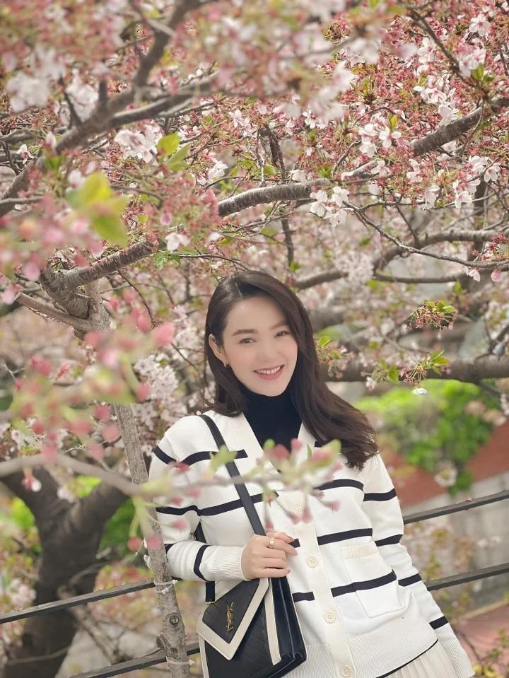 Mang bầu ở tháng thứ 4, nhan sắc của Minh Hằng thế nào?-6