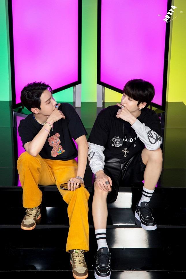 Jung Kook đi xem Coachella, thắc mắc vì sao đã ngụy trang nhưng vẫn bị phát hiện-5