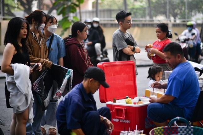 Thói quen uống cà phê bệt ở TPHCM trở lại-6