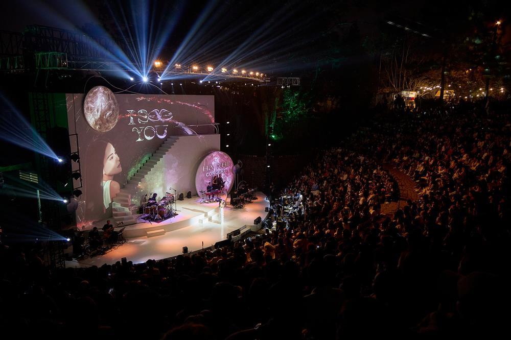 Ca sĩ Hà Nhi khóc nức nở khi gặp lại mẹ và em gái-1