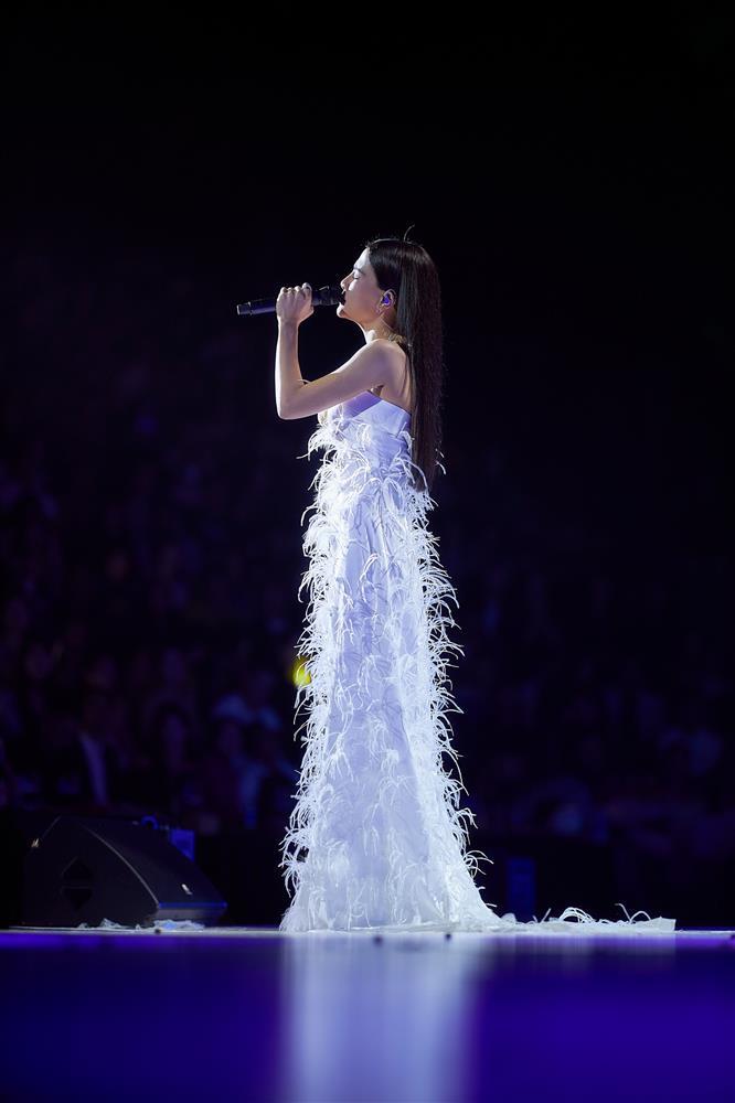 Ca sĩ Hà Nhi khóc nức nở khi gặp lại mẹ và em gái-3