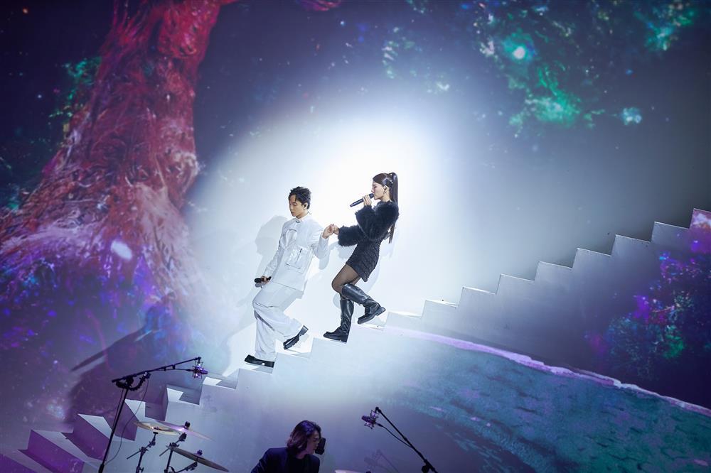 Ca sĩ Hà Nhi khóc nức nở khi gặp lại mẹ và em gái-9