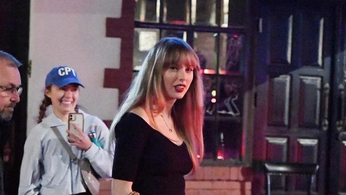 Taylor Swift chửi thề, mắc lỗi liên tục trên sân khấu-1