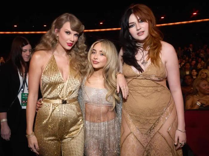 Taylor Swift chửi thề, mắc lỗi liên tục trên sân khấu-2