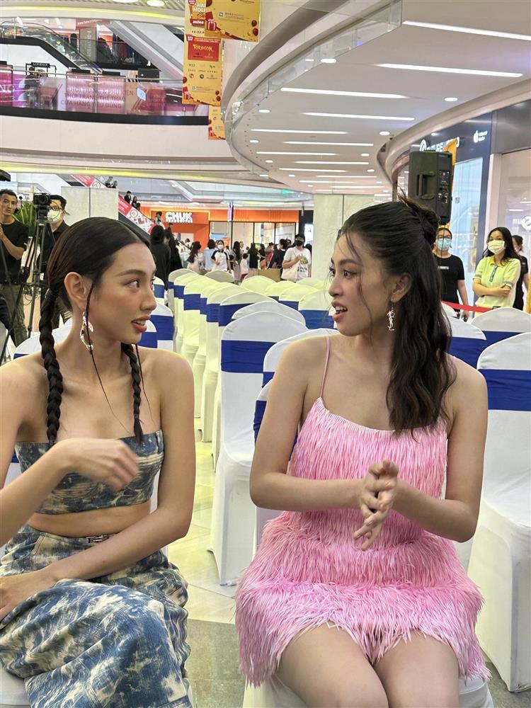 Ngoài mặt mộc cực xịn, Tiểu Vy còn bất chấp mọi loại cam thường-3