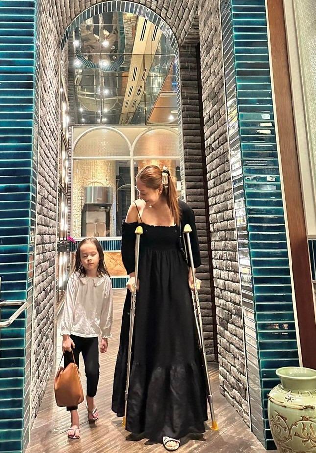 Gia Đình Mình Vui Bất Thình Lình: Lan Phương gặp chuyện-3