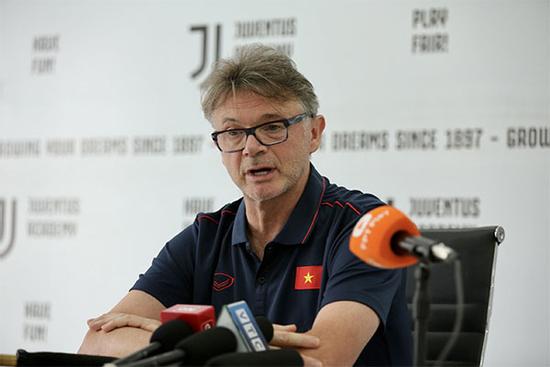 HLV Troussier: 'Tôi có tiêu chí riêng chọn cầu thủ U22 Việt Nam'