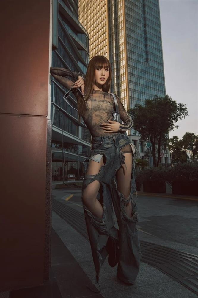 Thúy Ngân ngày càng nổi loạn, táo bạo trong cách ăn mặc-4