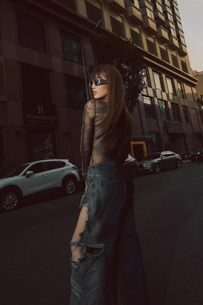 Thúy Ngân ngày càng nổi loạn, táo bạo trong cách ăn mặc-5