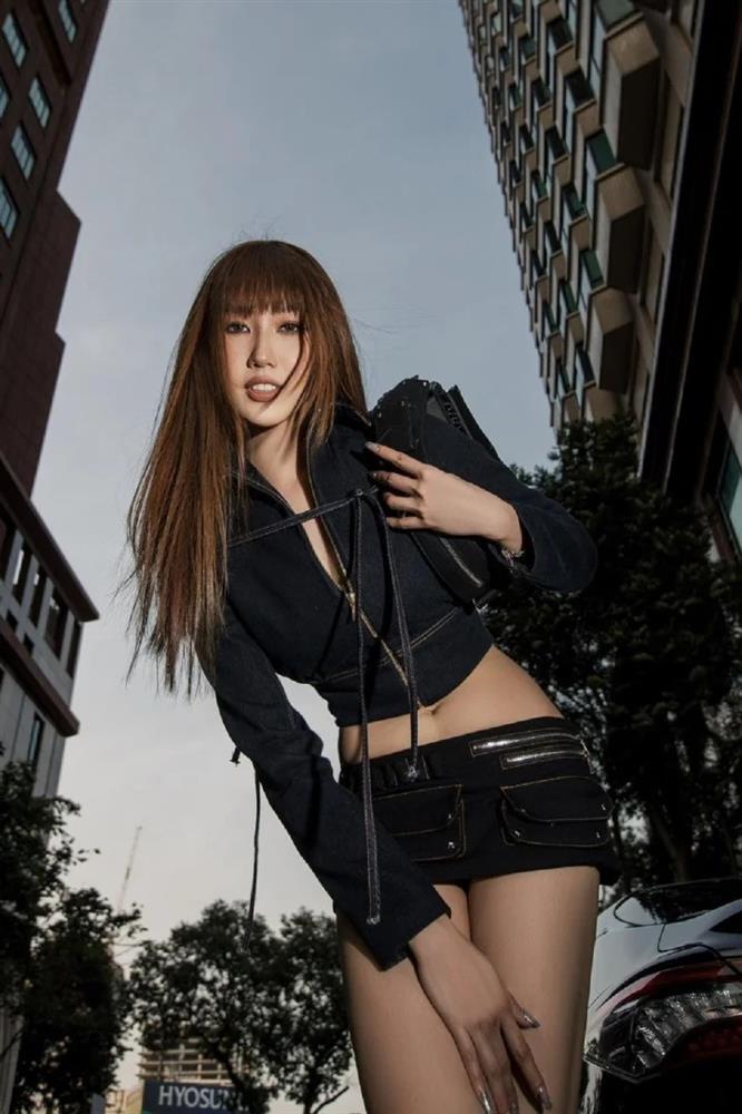 Thúy Ngân ngày càng nổi loạn, táo bạo trong cách ăn mặc-6