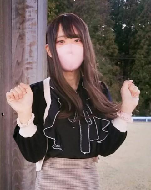 Hot girl nổi tiếng MXH gây sốc vì thực chất là ông chú một con-2