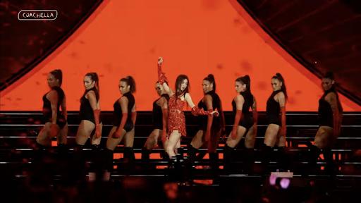 Cô nàng mệnh Hỏa Jisoo (BLACKPINK) và những lần mặc outfit đỏ bùng nổ visual-2