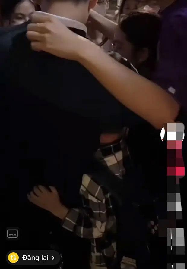 Ái nữ cựu chủ tịch CLB Sài Gòn đón chồng bằng phương tiện đặc biệt-2