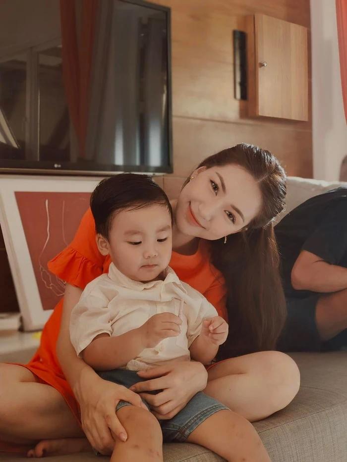 Hòa Minzy lụi tim khi bé Bo thủ thỉ 3 câu cực tình cảm-5