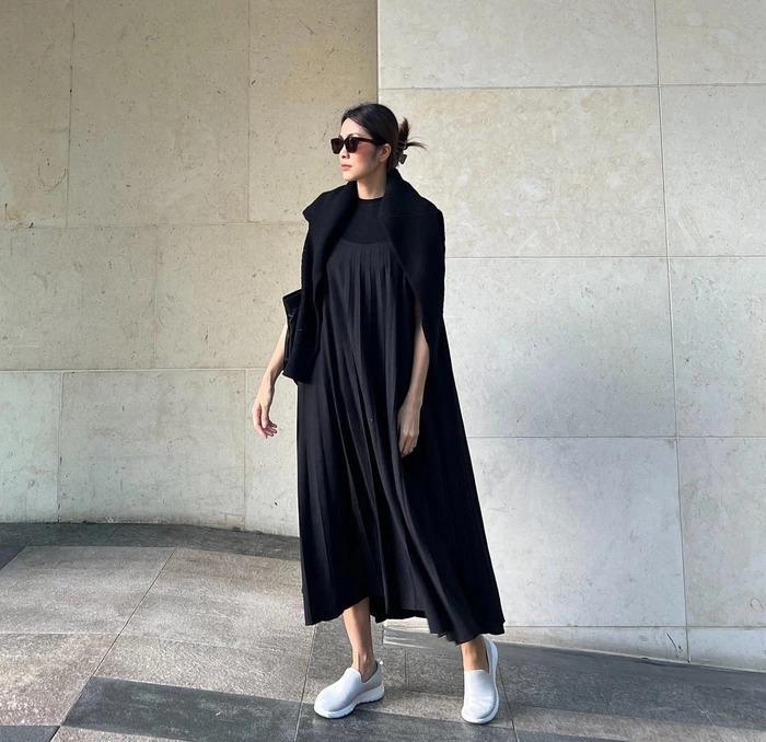 10 set trang phục màu đen trẻ trung và sang trọng-5