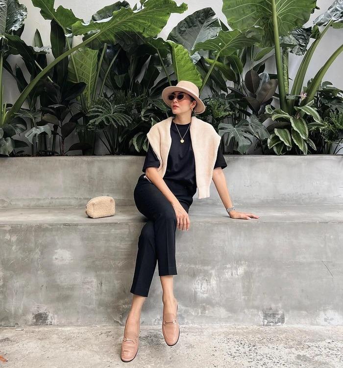 10 set trang phục màu đen trẻ trung và sang trọng-8