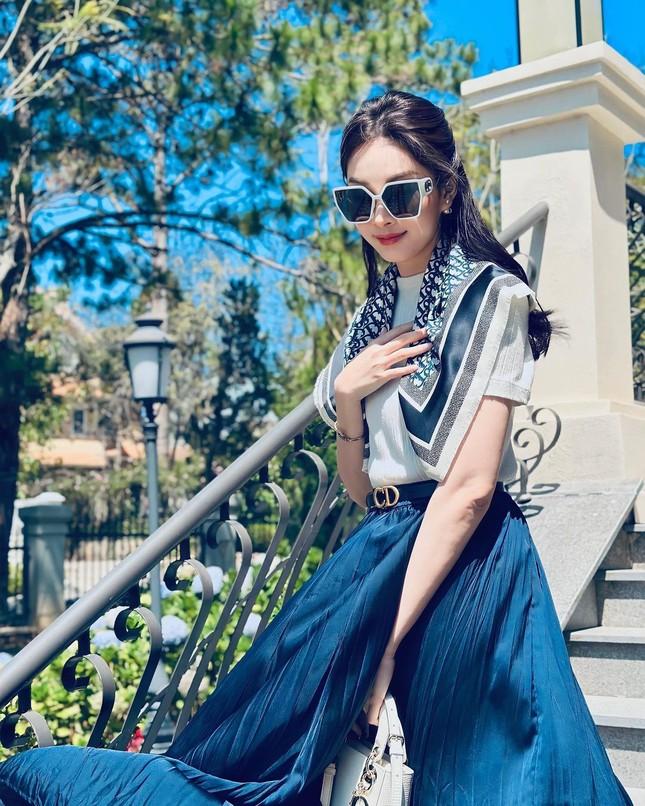 Đỗ Mỹ Linh khoe ảnh mới, cớ sao netizen gọi tên Đặng Thu Thảo?-7