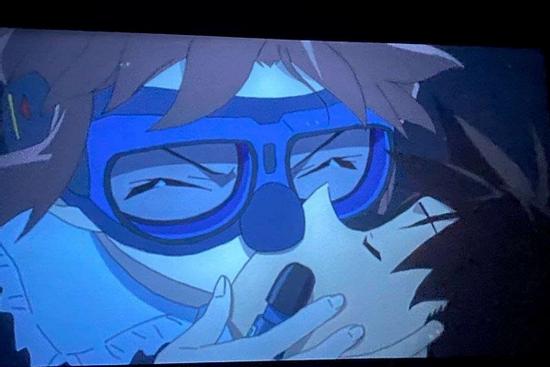 Nụ hôn gây tranh cãi khiến phim 