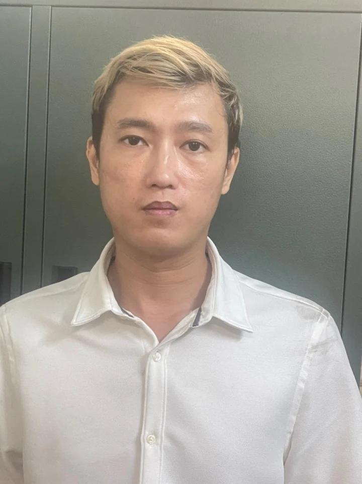 Bắt khẩn cấp tài xế ô tô biểu diễn drift trước Nhà hát Lớn-1