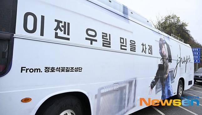 j-hope (BTS) lên đường nhập ngũ, binh nhất Jin cũng có mặt để đón hậu bối-5