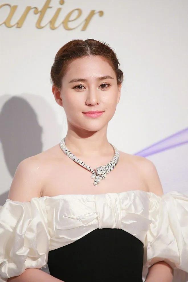 Con gái Vua sòng bài Macau - Hà Siêu Liên giàu có cỡ nào?-1