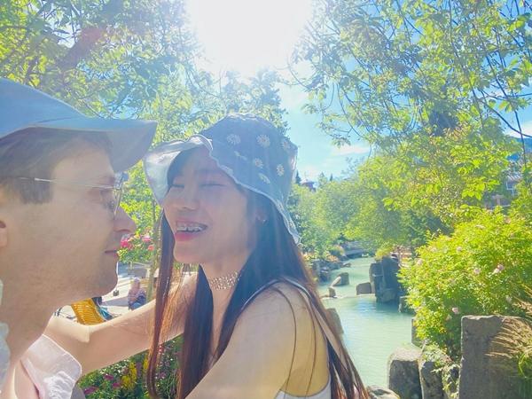 Rể Tây bá đạo, vừa gặp mẹ vợ đã chào em-9