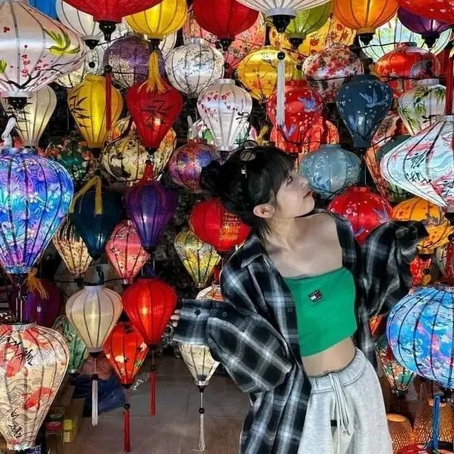 Cựu thành viên IZ*ONE vi vu Việt Nam, vừa đội nón lá vừa nhảy See Tình-4