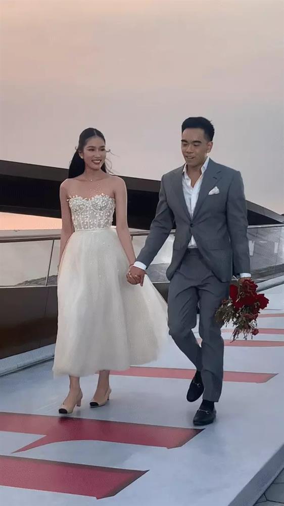 Hé lộ ảnh cưới đầu tiên của Á hậu Phương Anh và ông xã doanh nhân-2