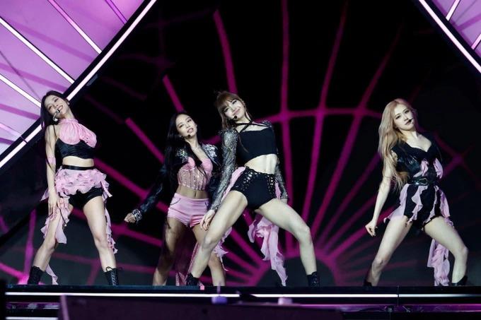 Bóc đồ hiệu đắt đỏ của BlackPink tại Coachella 2023-1