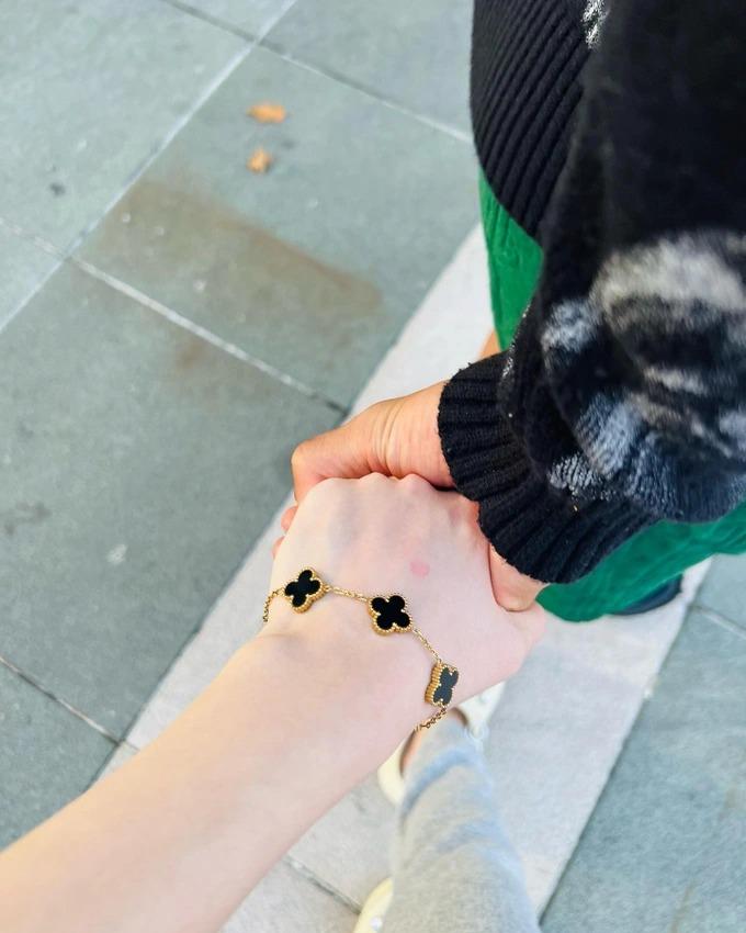 Bạn gái tin đồn của Quang Hải xinh đẹp, dùng toàn hàng hiệu-3