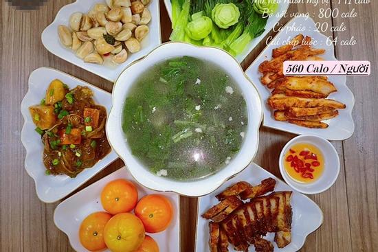 Chọn sống tận hưởng, vợ chồng trẻ đặt cơm giao tận nhà