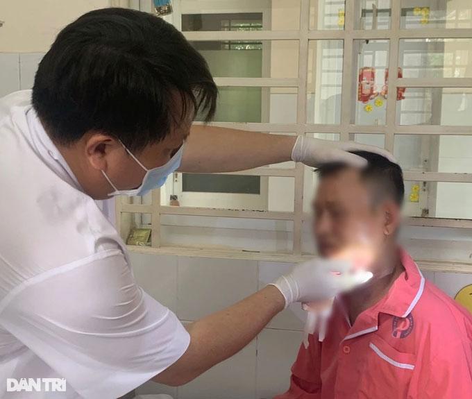 Nam bảo vệ kể lại phút vật lộn, giằng co với tên cướp ngân hàng-1