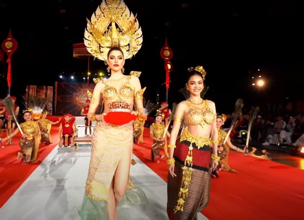 Hoa hậu Hòa bình Thái Lan bị chê lép vế khi đứng cạnh Hoa hậu đẹp nhất thế giới-2