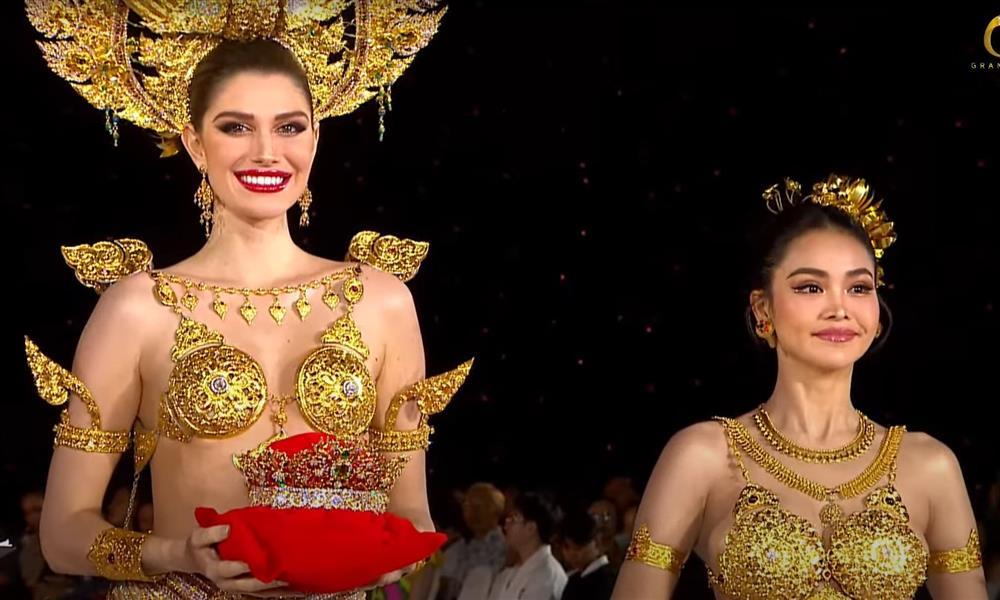 Hoa hậu Hòa bình Thái Lan bị chê lép vế khi đứng cạnh Hoa hậu đẹp nhất thế giới-4